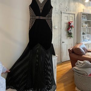 Xscape petite Velvet Mermaid Gown